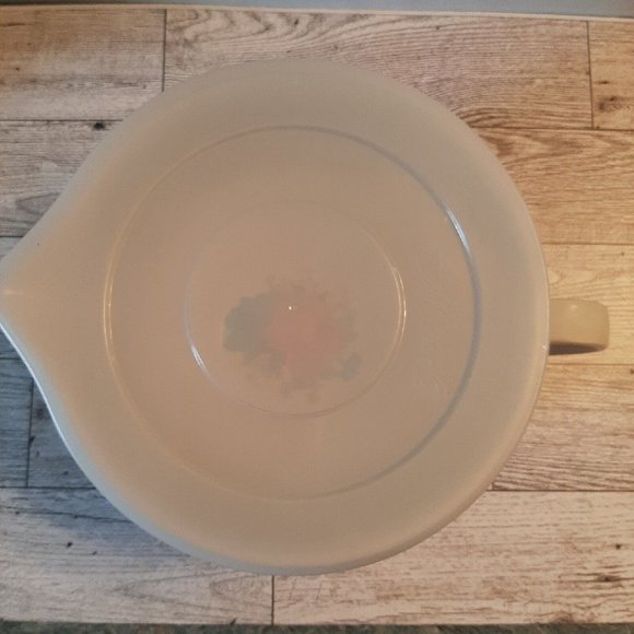 Pioneer Woman 4 Cup Covered Mixing Bowl with Handle and Lid Melamine - Picture 2 of 11